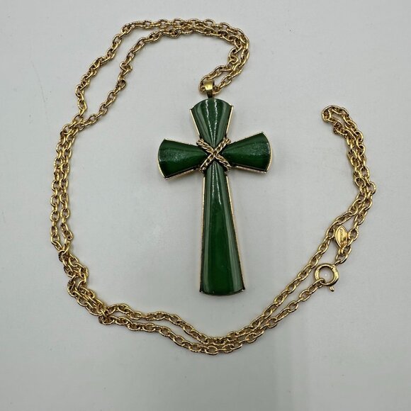 Vintage Avon Juliet Cross Necklace Gold Tone Green Lucite Rope Chain 30 Inch - Picture 3 of 9